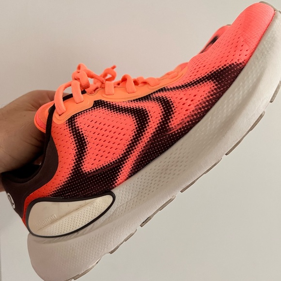 lululemon Beyondfeel running shoes - Picture 5 of 16